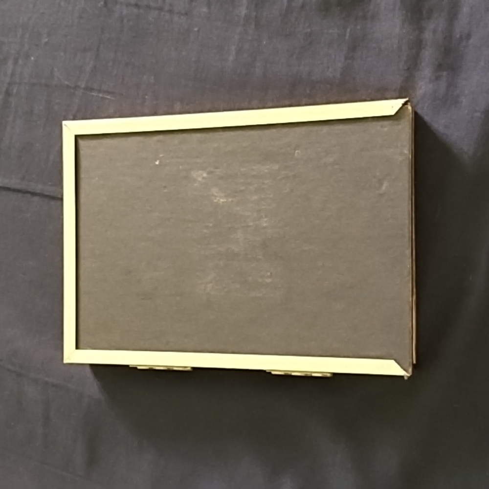 Vintage Ornate Double Picture Frame Gold Tone Hinged Metal Folding Approx 5x7.5 - Picture 3 of 7